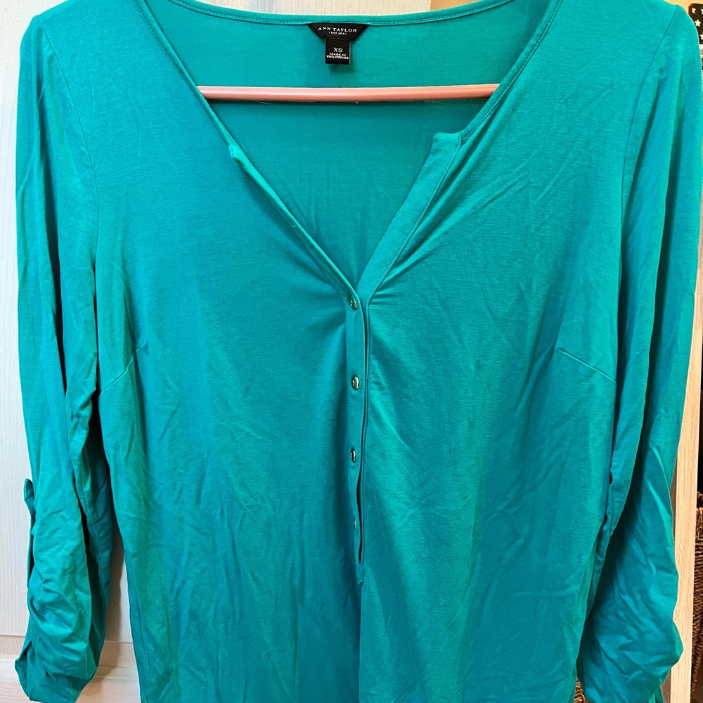 Ann Taylor Green / Teal long sleeve Henley shirt XS
